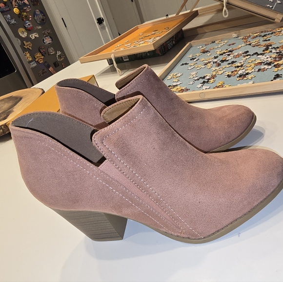 City Classified Pink Suede Booties Size 9 - Picture 6 of 7